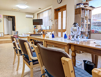 施設のテーブルと椅子